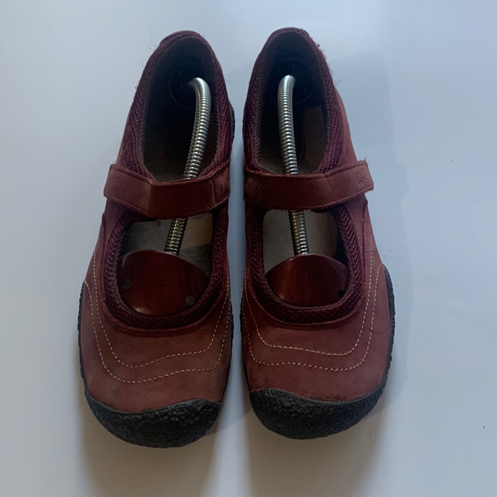 Keen Womens maryjane burgundy shoes• size 8